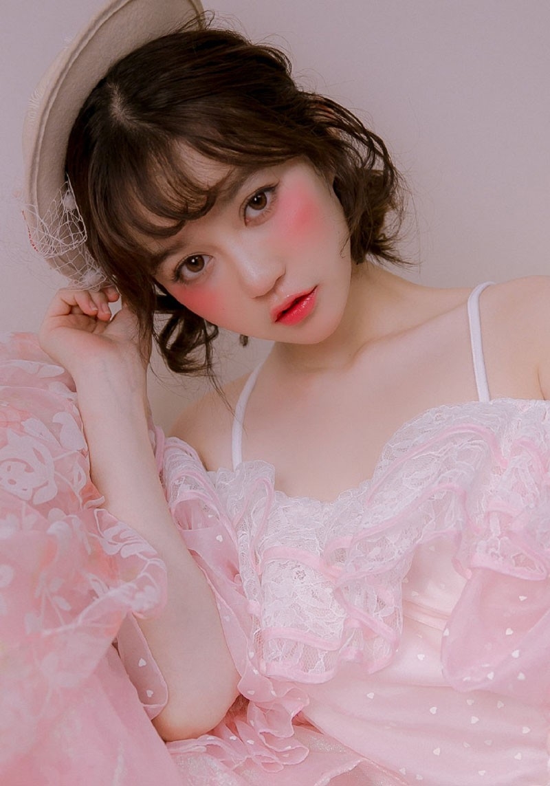 粉嫩小妹漂亮脸蛋白里透红写真  第5张