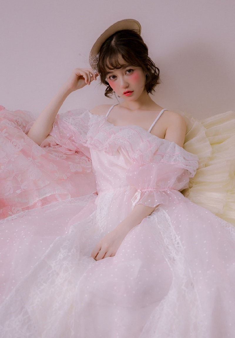 粉嫩小妹漂亮脸蛋白里透红写真  第7张