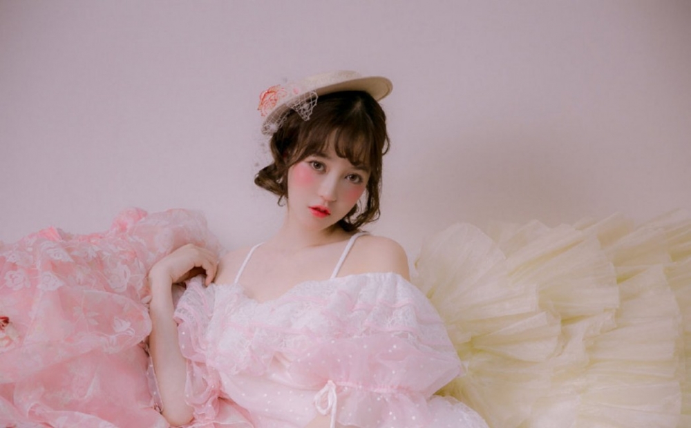 粉嫩小妹漂亮脸蛋白里透红写真  第8张