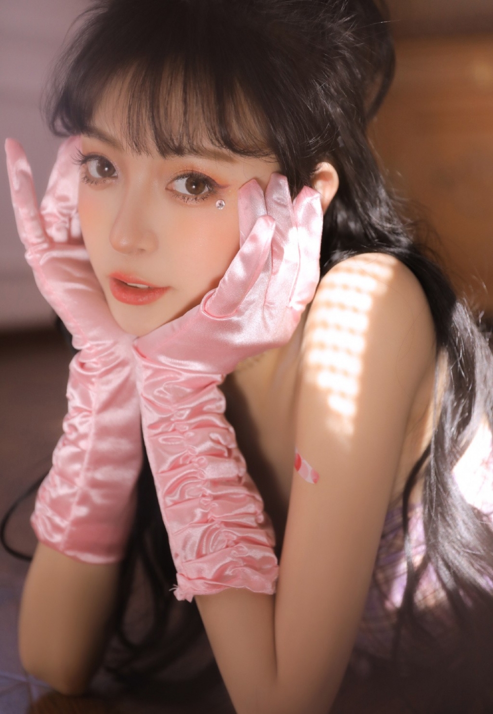 漂亮美眉小蛮腰大长腿私房写真  第1张