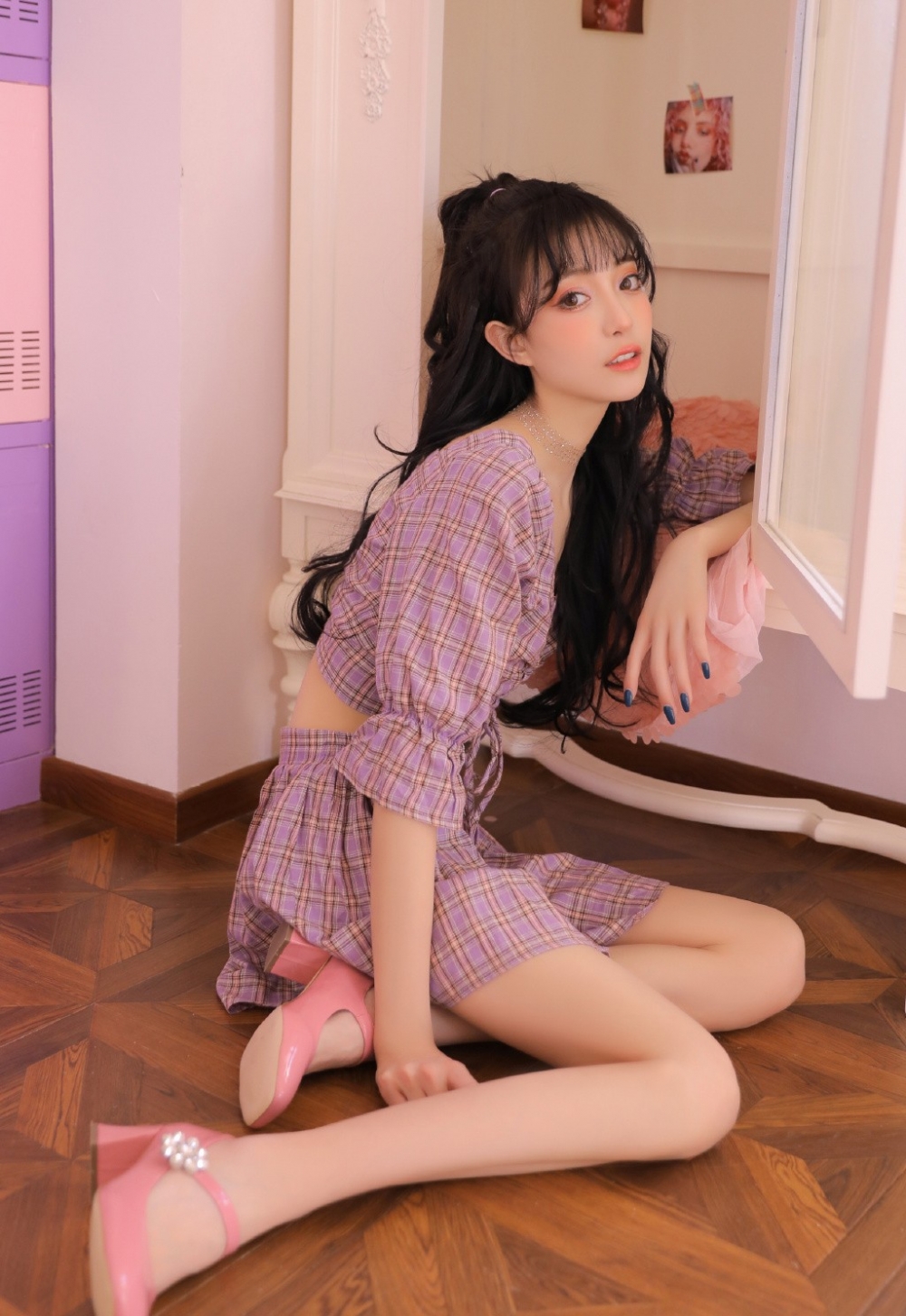漂亮美眉小蛮腰大长腿私房写真  第4张