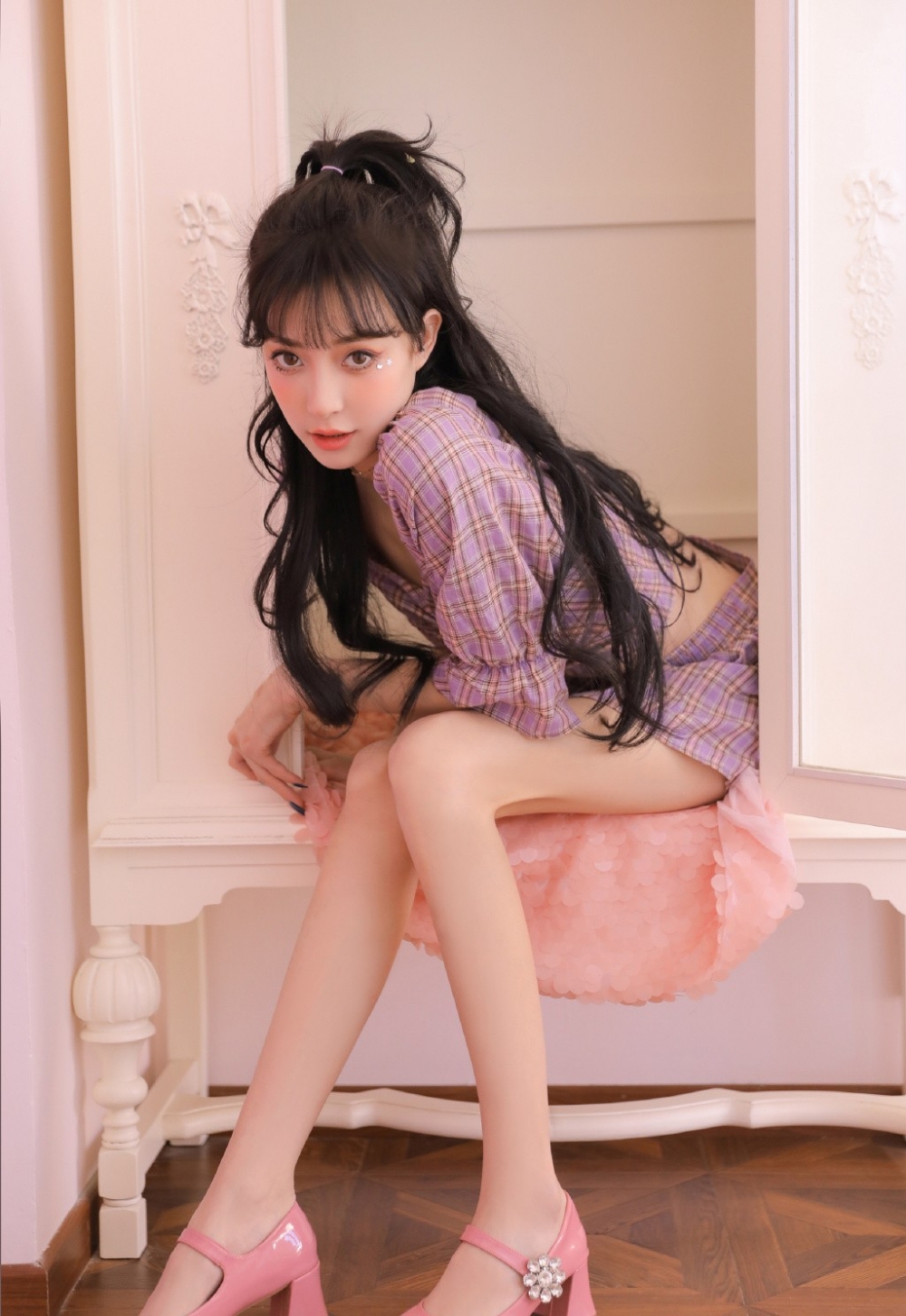漂亮美眉小蛮腰大长腿私房写真  第5张