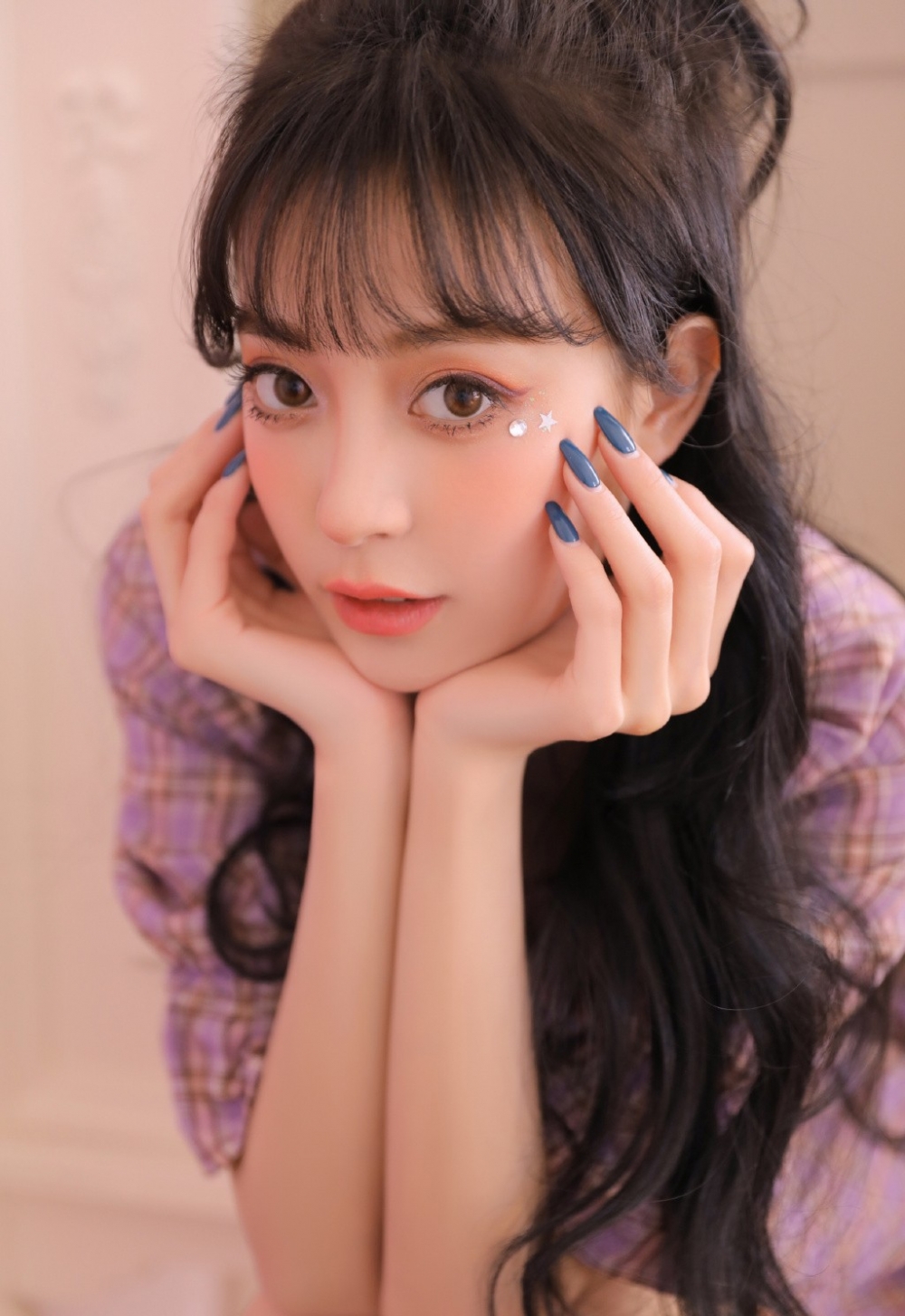 漂亮美眉小蛮腰大长腿私房写真  第10张