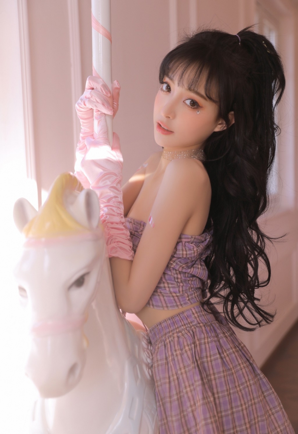 漂亮美眉小蛮腰大长腿私房写真  第12张