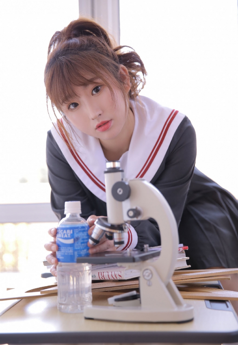 马尾辫美女学生妹水手制服写真  第1张