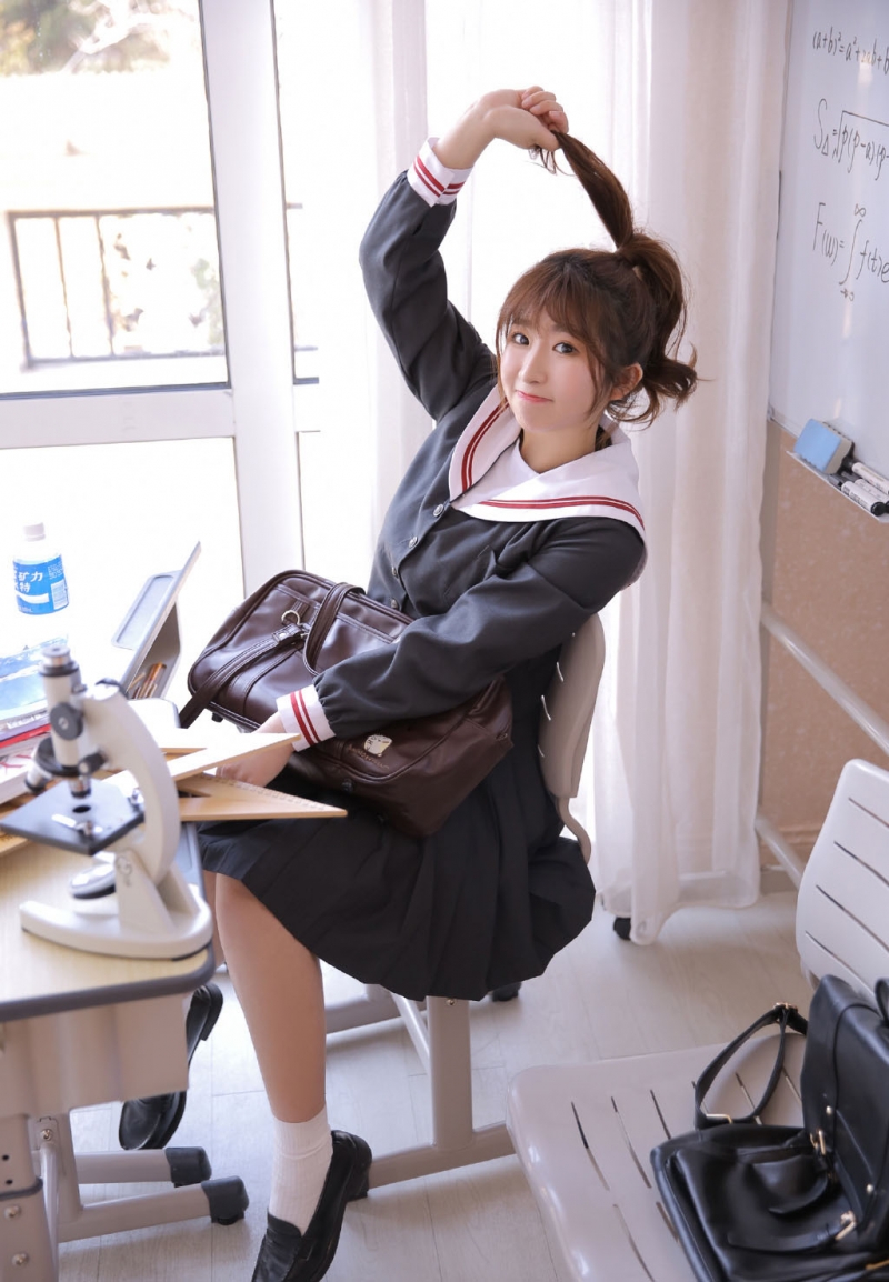 马尾辫美女学生妹水手制服写真  第2张