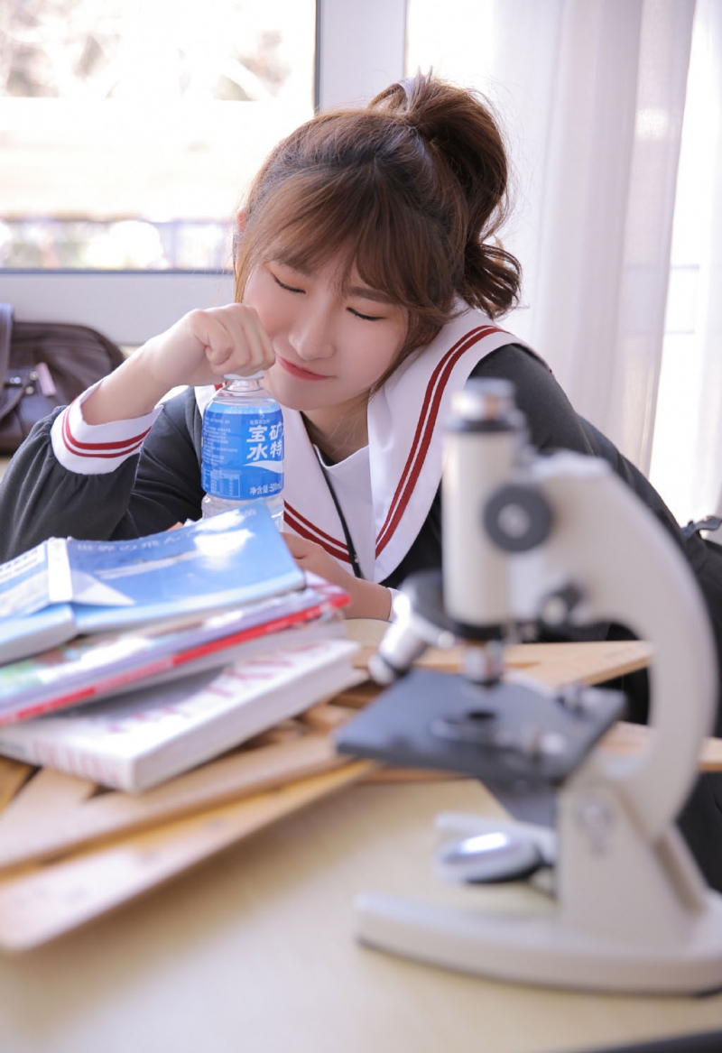 马尾辫美女学生妹水手制服写真  第3张