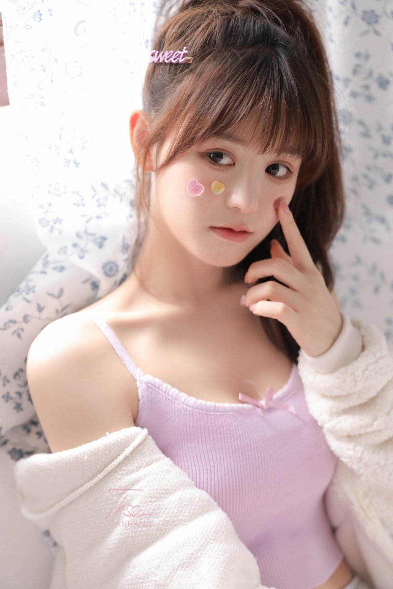 高马尾美少女小蛮腰大长腿写真  第3张