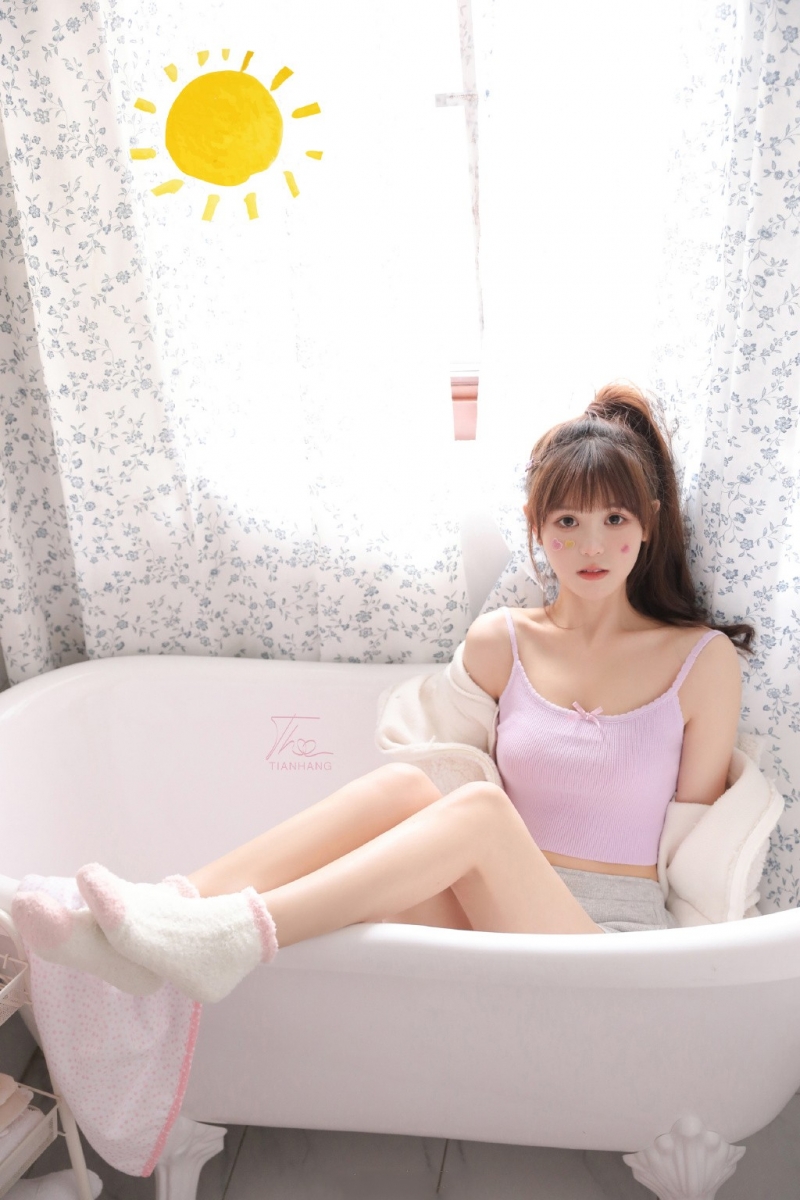 高马尾美少女小蛮腰大长腿写真  第4张