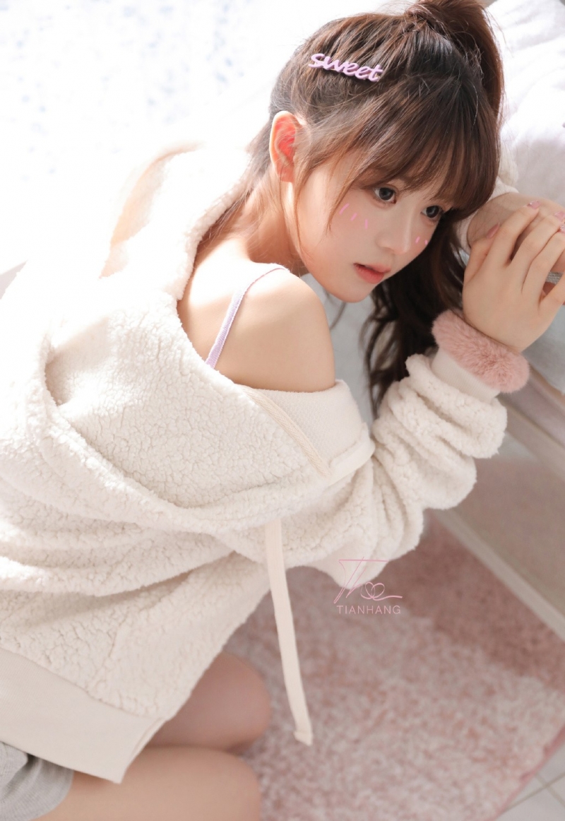 高马尾美少女小蛮腰大长腿写真  第7张