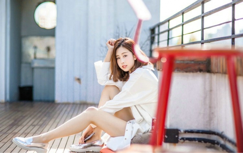 天台美女露齿甜笑美丽大方写真  第10张