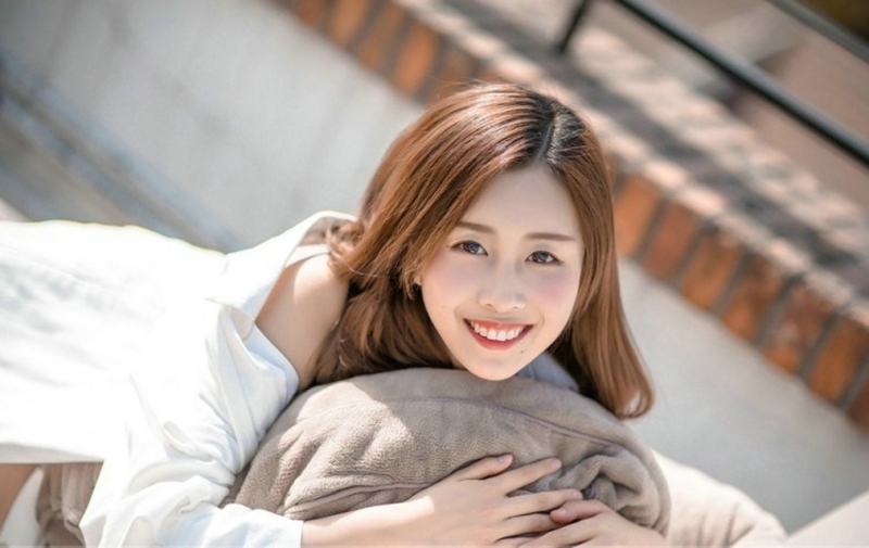 天台美女露齿甜笑美丽大方写真  第11张