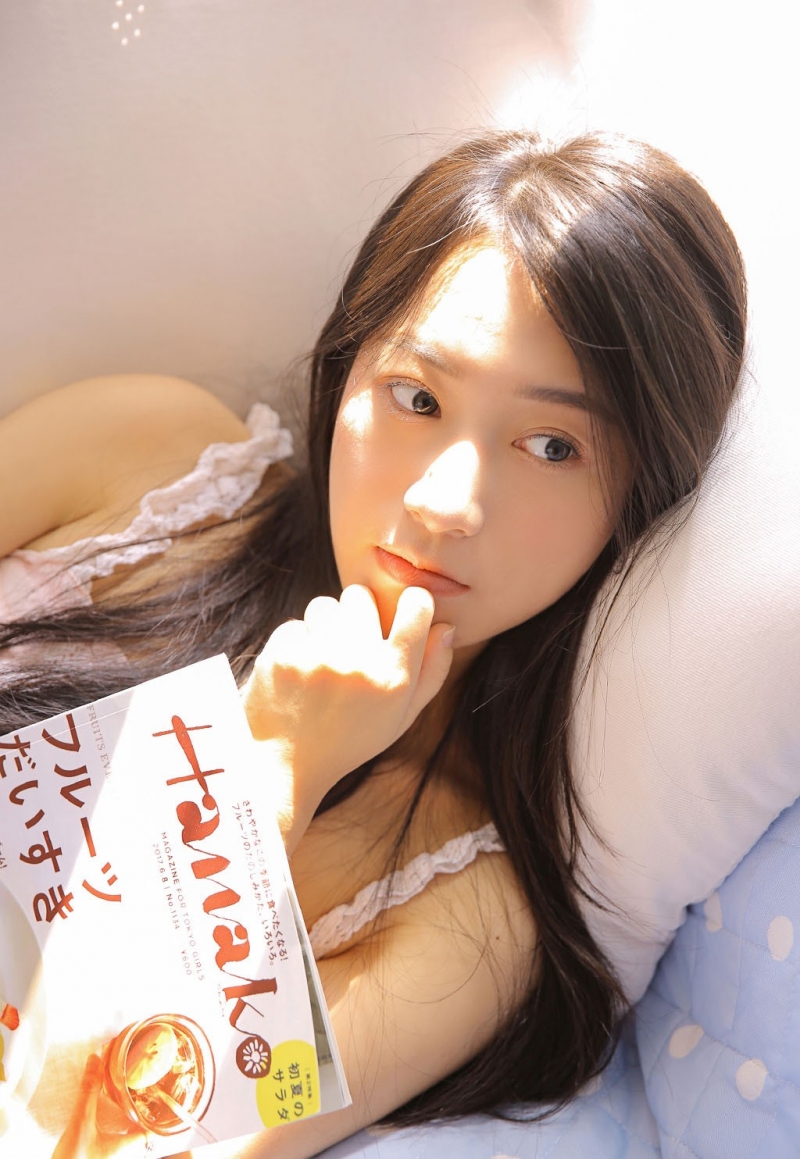 黑长直发气质女神吊带香肩图片  第10张