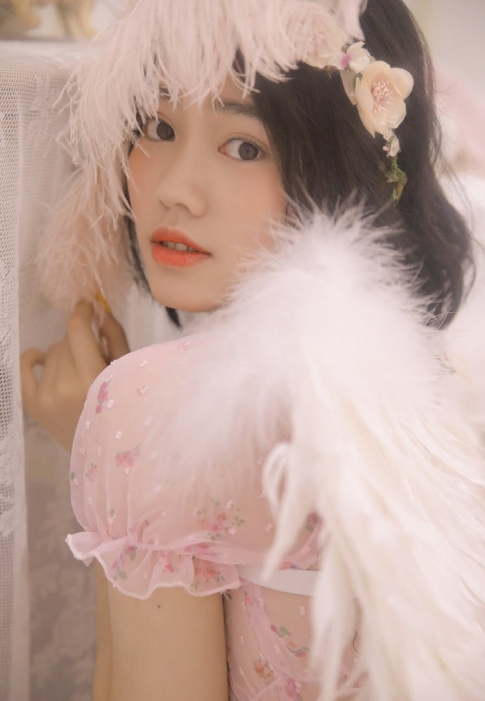 粉嫩小妹小蛮腰大长腿居家写真  第8张