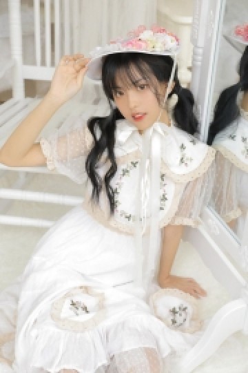 复古美女萝莉俏皮活力清纯个性艺术模特写真