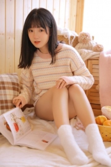 清纯可人的长腿美女青涩撩人唯美养眼个性写真