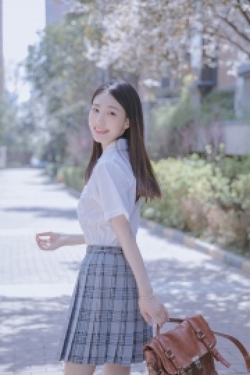 气质清新脱俗的漂亮学生妹笑靥如花唯美养眼艺术照