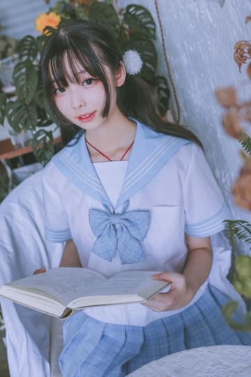 元气萝莉鬼丫长腿甜美女孩白皙治愈养眼写真