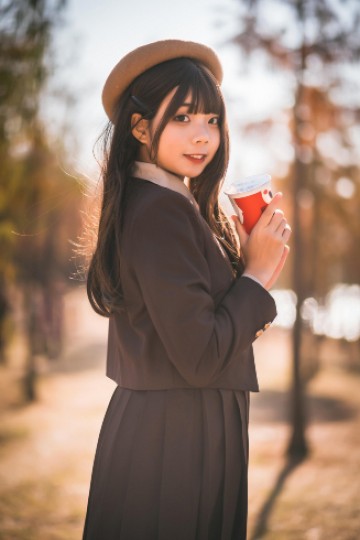 唇红齿白的00后漂亮小妹妹户外森系唯美图片
