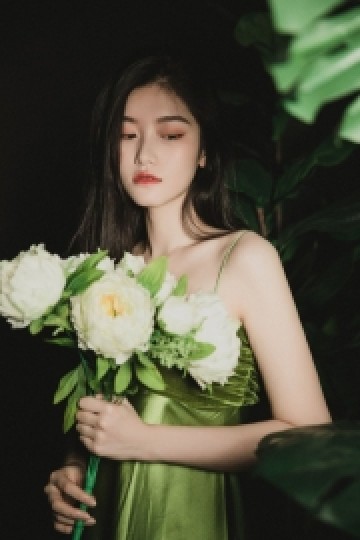 身材高挑纤细的气质小姐姐抹胸长裙完美私拍