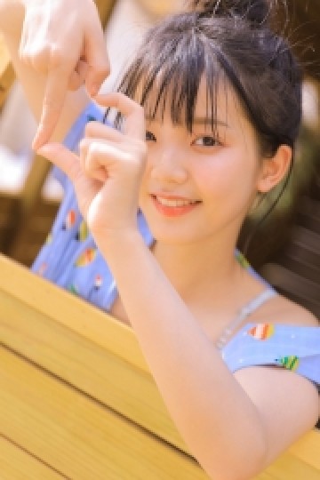 长得粉面桃腮的比基尼美女尤物夏日清凉写真集