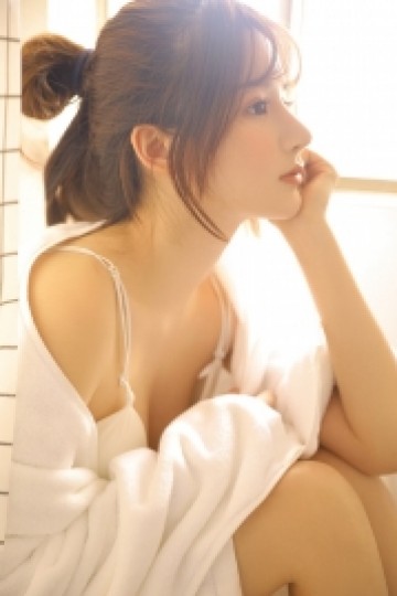 浴室少女酥胸嫩乳半遮半掩风情美女写真