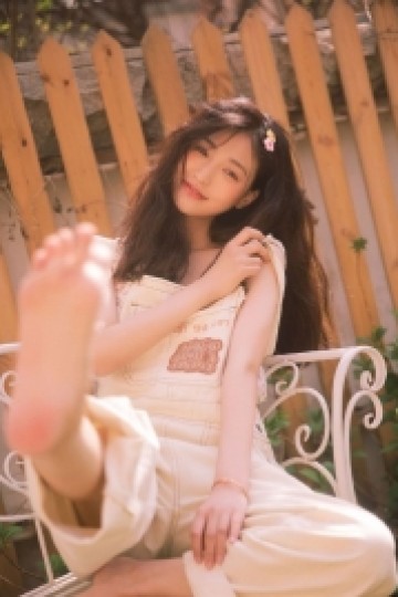 气质小姐姐户外时尚迷人私房照