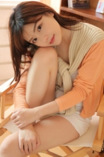 翘臀小姐姐低胸吊带高清美女辣图