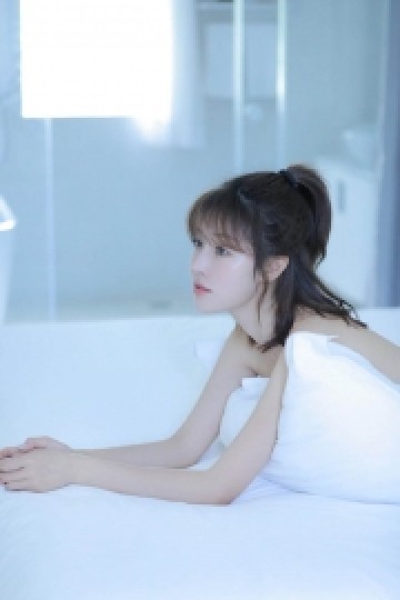 女孩气质干净浴室活色生香写真