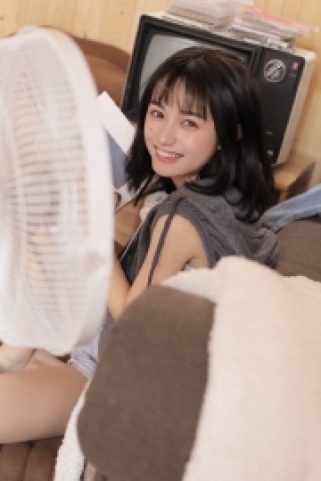 长腿美女笑靥如花养眼唯美图片