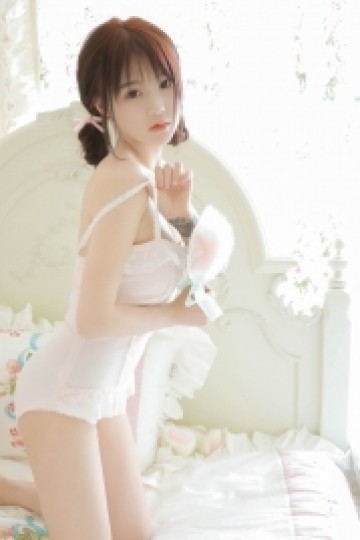 可爱小萝莉肌肤白皙美女套图