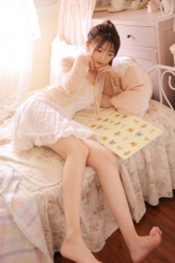 牛奶肌小妹长腿修长写真摄影