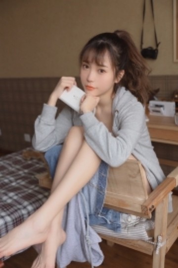 元气美女性感美腿笔直白皙美照