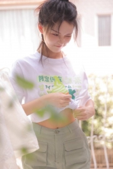 夏日清凉小美女细腰短裤俏皮写真集