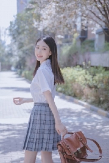 粉嫩小女生校园清纯写真照片