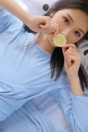 柠檬少女杏眼澄澈温柔无害女生照片