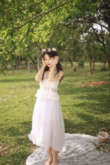 森系蕾丝美女甜美可人私房照