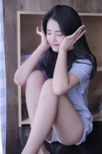 白净萌妹纸笑容甜美可爱图片