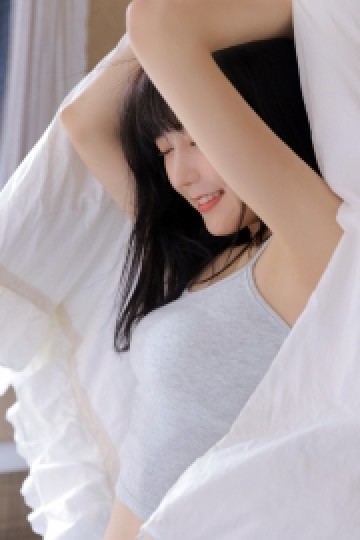 高甜少女香肩雪白莹润私房写真