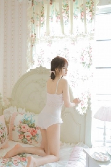 粉嫩小女生长腿好身材迷人私房写真