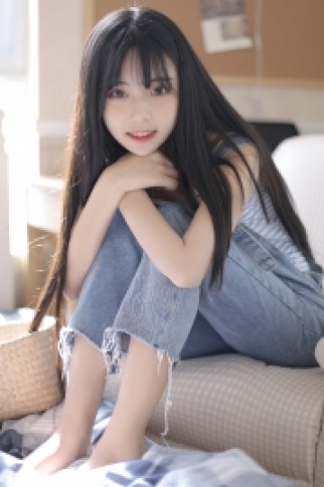 90后女孩长得亭亭玉立漂亮私拍
