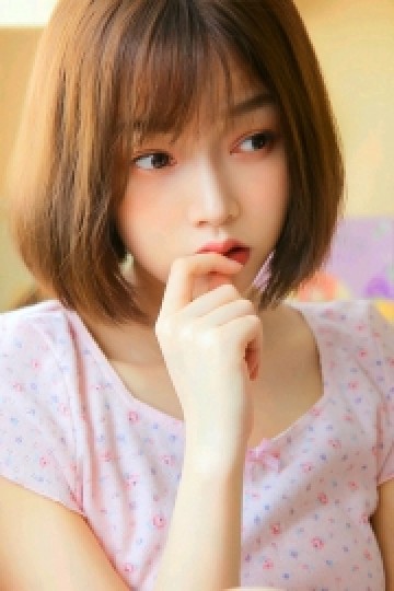 童颜萝莉齐肩短发乖巧文静写真