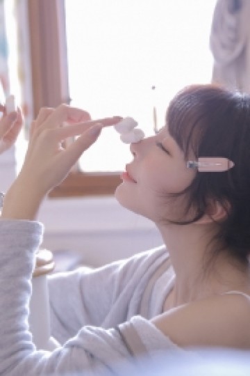 邻家女孩牛仔热裤修长美腿写真