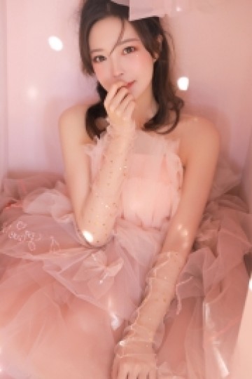 元气少女粉色纱裙香肩锁骨写真