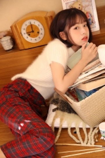早安少女齐耳短发俏皮可爱写真
