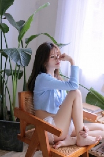 高颜值美女细腰长腿惹火写真