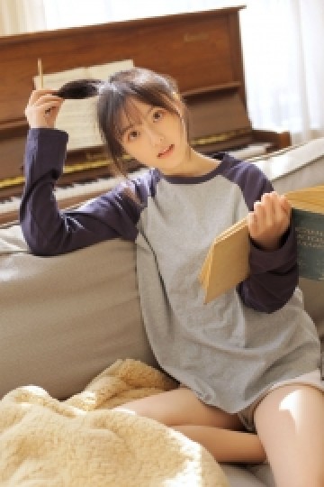 单马尾美女白皙大长腿私房写真