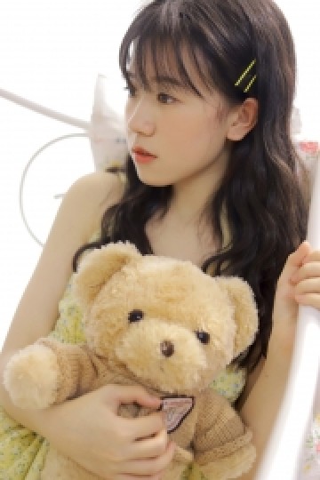 吊带少女粉面桃腮唯美养眼写真