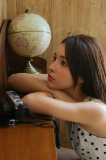 文艺范美少女长发披肩居家写真