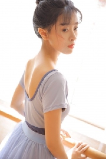 阳光下的舞蹈美女优雅动人写真